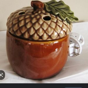 RETIRED SCENTSY ACORN WARMER